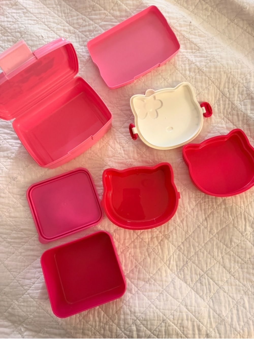 Hello Kitty Lunch Boxes Set - Picture 2 of 2